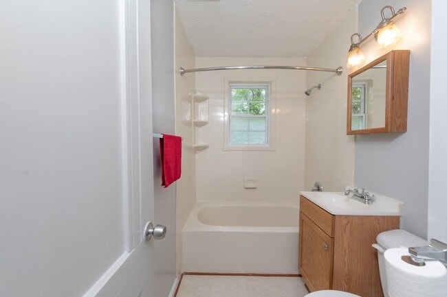 Building Photo - 1128 Wilkins Dr