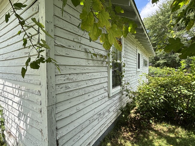 Building Photo - 553 State Rd 210