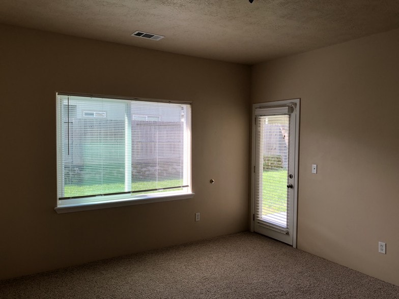 Building Photo - 2179 SW Shane Way