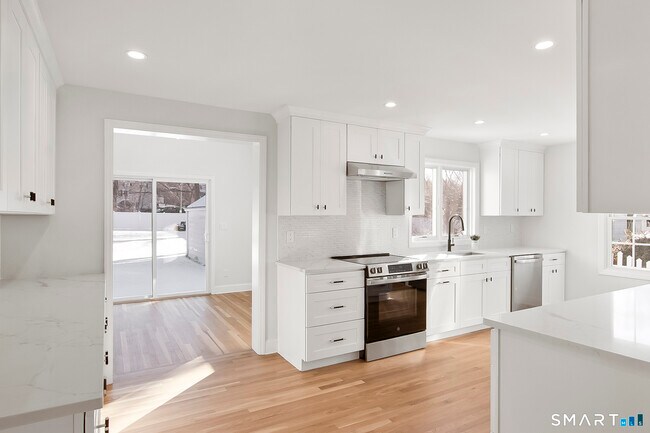 Building Photo - 10 Greenwood Ave