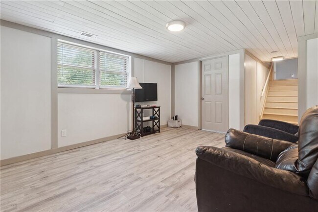 Building Photo - 3925 Chicamauga Dr