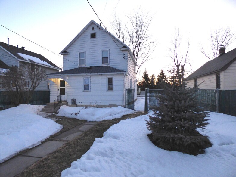 Fenced in Back Yard - 1510 13th Ave E