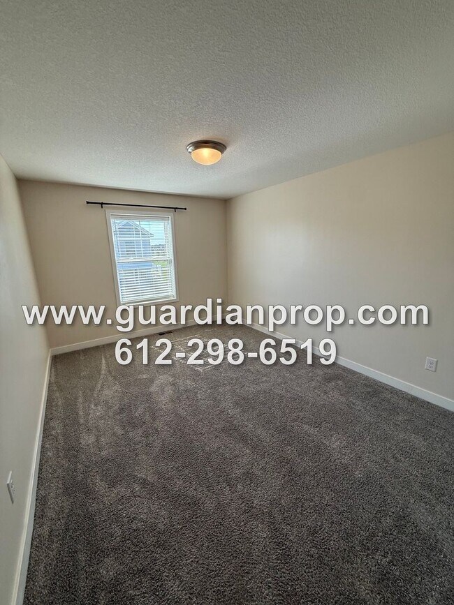 Building Photo - End Unit Townhouse Available Now, Open Floor Plan, Loft Area, Large Primary Suite, Side Patio