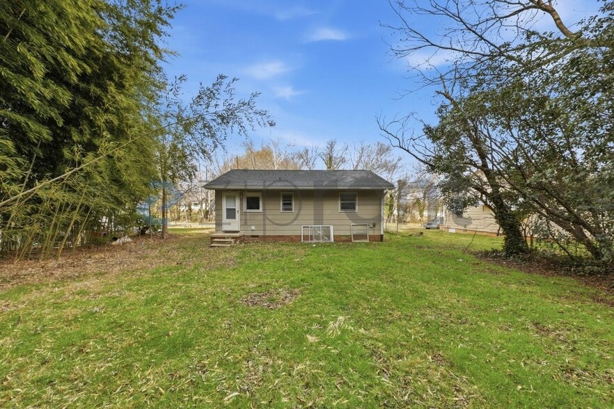 Building Photo - 1108 Walnut St