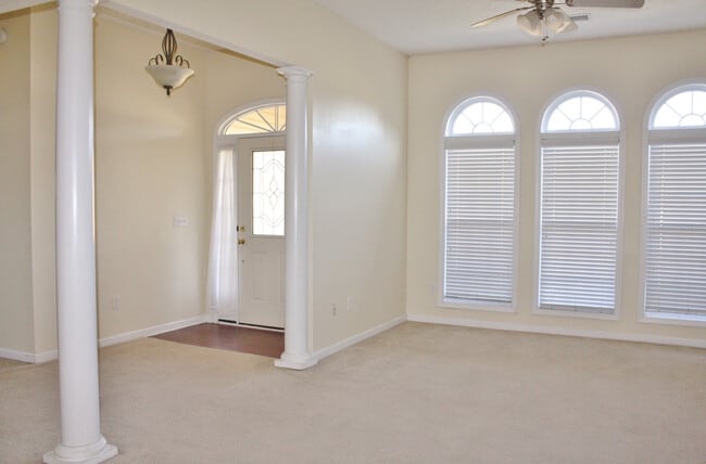 Building Photo - Gorgeous Phenix City Home Off Of HWY 165!
