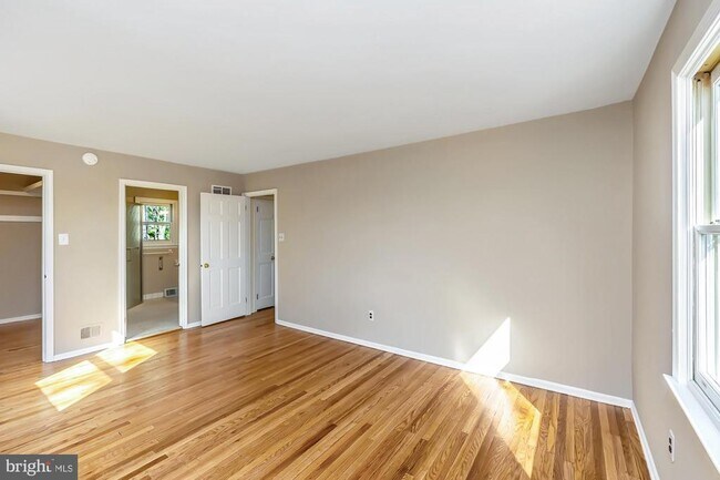 Building Photo - 60 Paul Cir