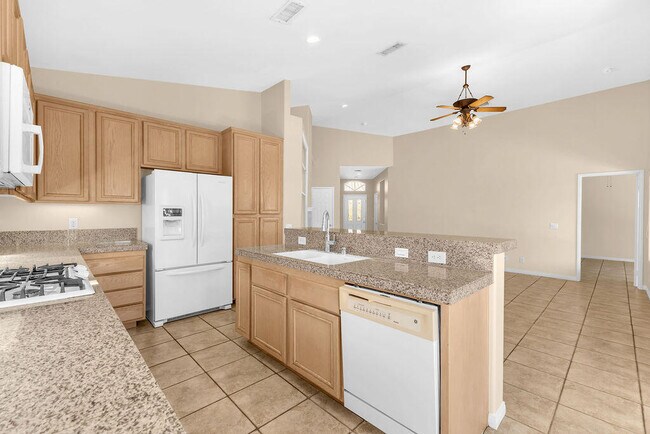 Building Photo - 79851 Carmel Valley Ave