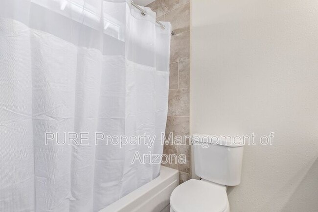 Building Photo - 3915 W Thunderbird Rd