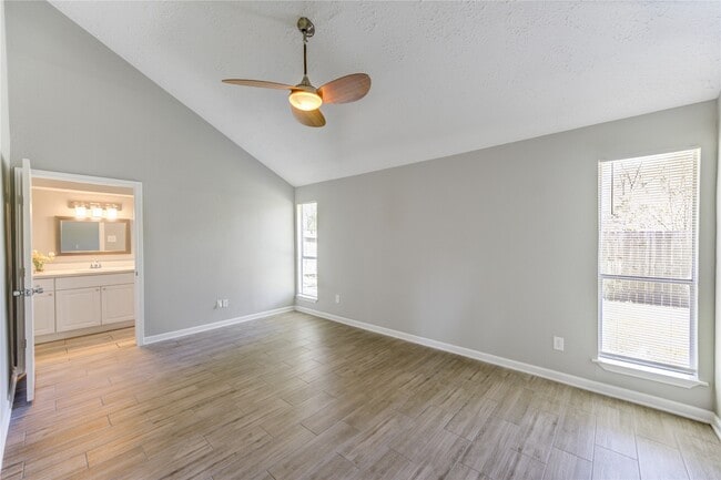 Building Photo - 5054 Pine Cliff Dr