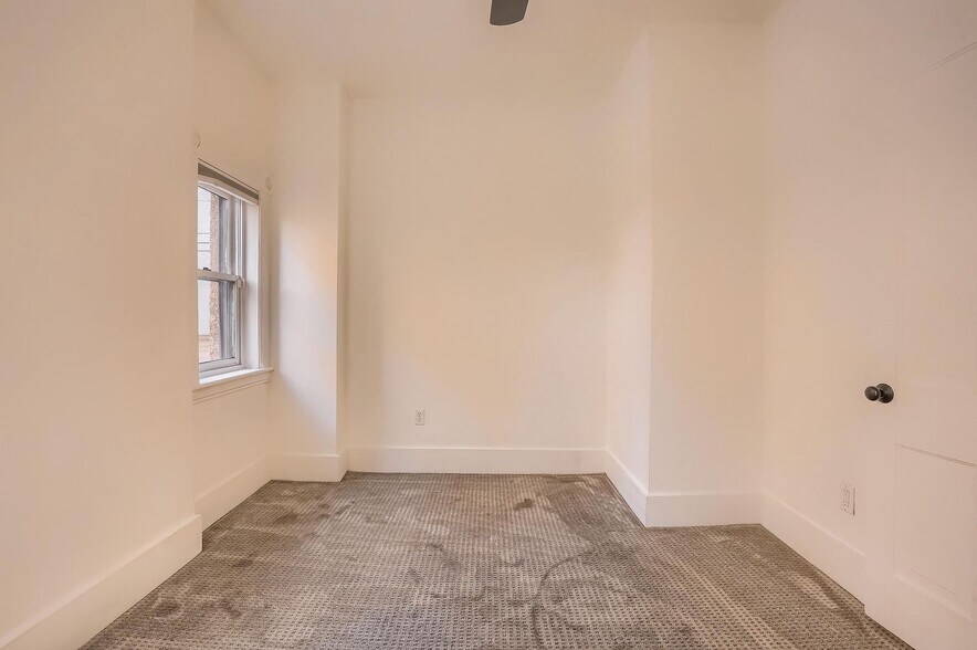Building Photo - 2120 W 28th Ave