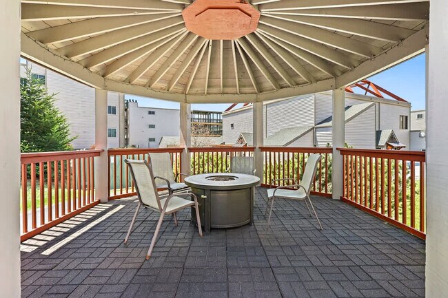 Building Photo - 301 Pinnacle Inn Rd
