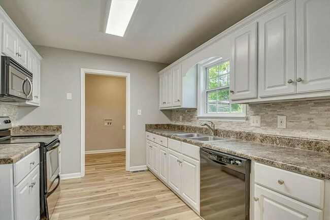 Building Photo - 313 Padrick St