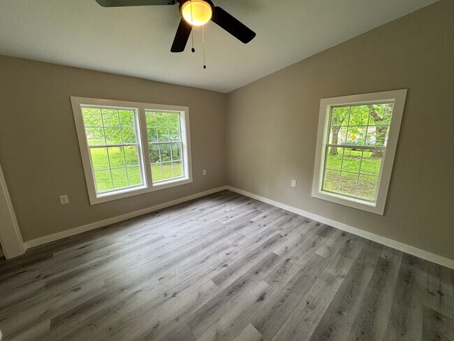 Building Photo - Completely Remodeled • 3 Bed • 2 Bath • Nearly 1,800 Sq Ft