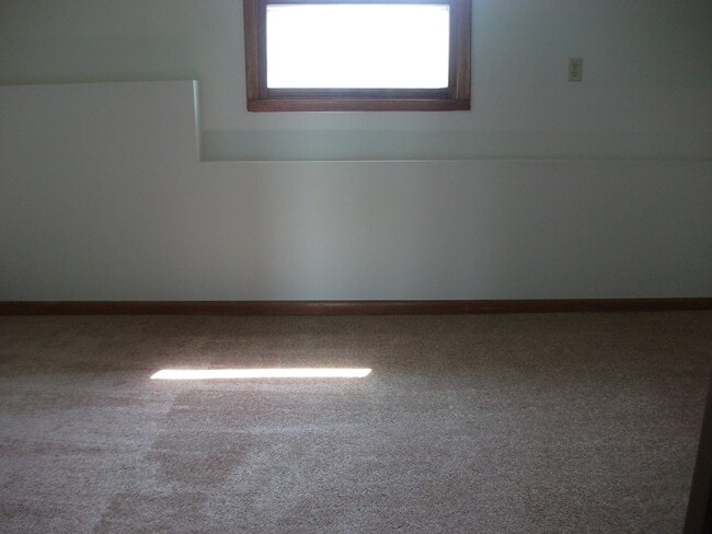 Building Photo - 628 Sunflower Dr