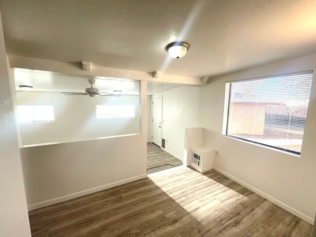 Building Photo - 3 bedroom in Chino!