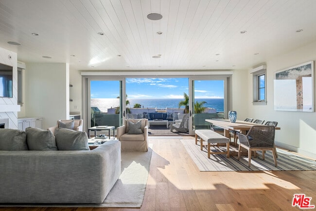 Building Photo - 703 Bayview Dr