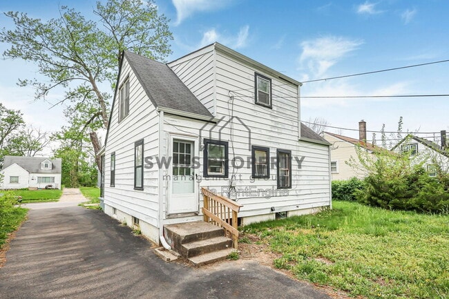 Building Photo - 1590 Vendome Dr S