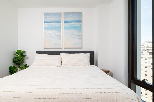 Building Photo - 212 Stuart St