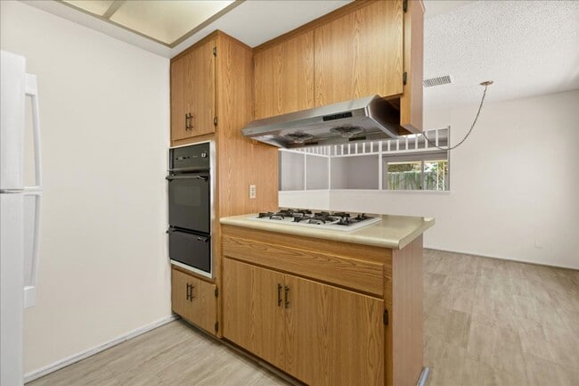Building Photo - Spacious 3 Bed 2 Bath House w/ Central A/C...