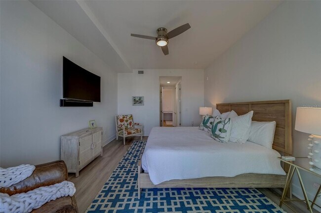 Building Photo - 400 150th Ave