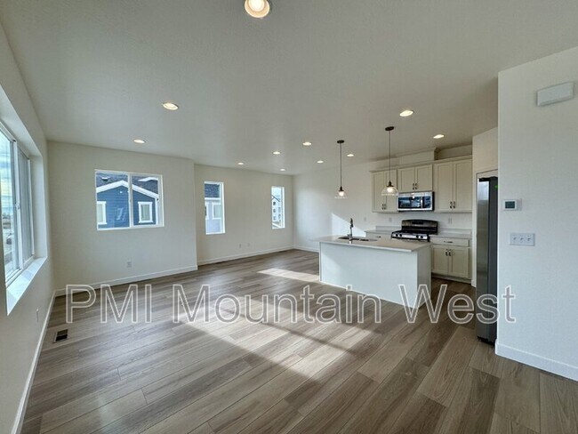 Building Photo - 805 W 510 S