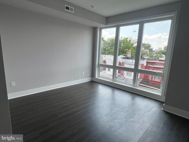 Building Photo - 5239 Chancellor St