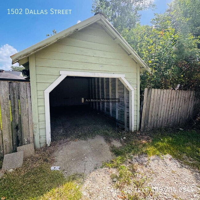Building Photo - 1502 Dallas St