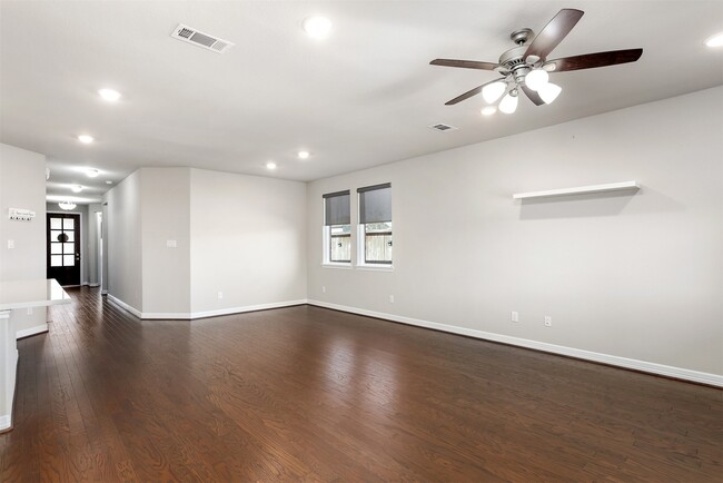 Building Photo - 2116 Sweet Bay Dr