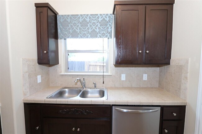 Building Photo - 5012 Lost Hills Trail
