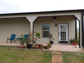 Building Photo - ****Call for summer Move-in Special**** Affordable 1 bed and 1 bath includes, trash, water and  l...