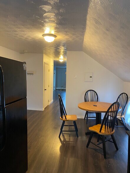 Kitchen - 198 Tecumseh St