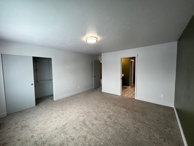 Building Photo - New on the Market!