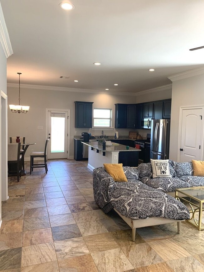 Building Photo - Beautiful 4 Bedroom 2.5 Bath Available for...