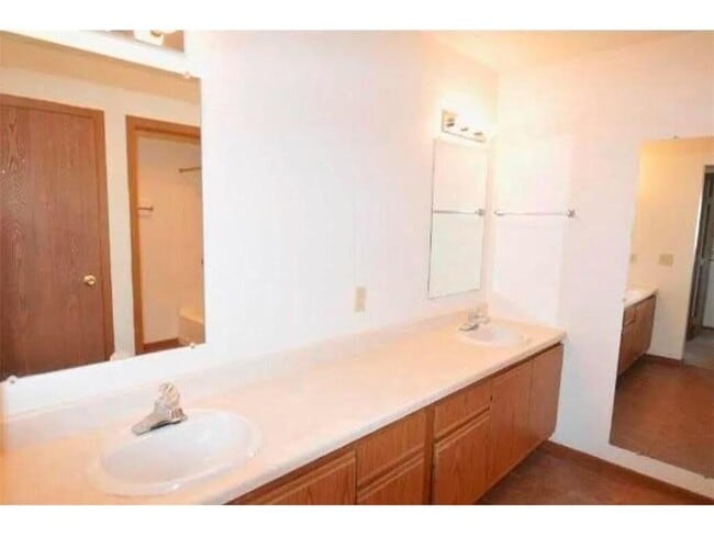 Building Photo - 1420 6th Ave S