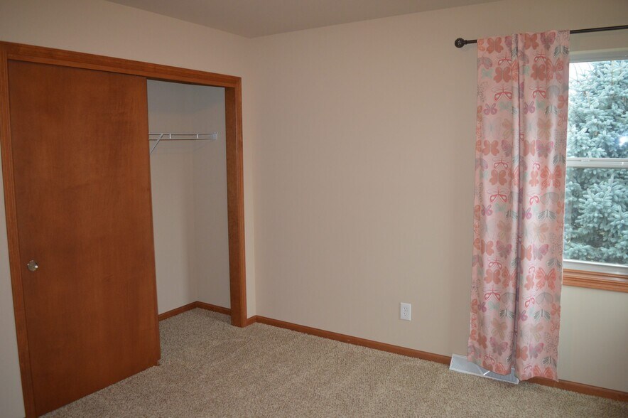 Building Photo - 708 Sundance Dr