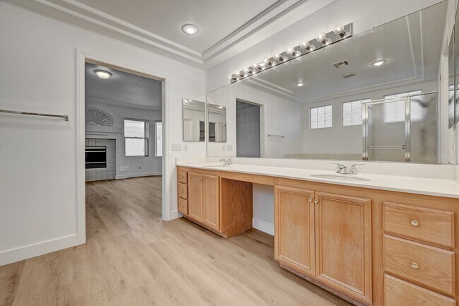 Building Photo - Spacious 5-Bedroom Retreat with Dual Firep...