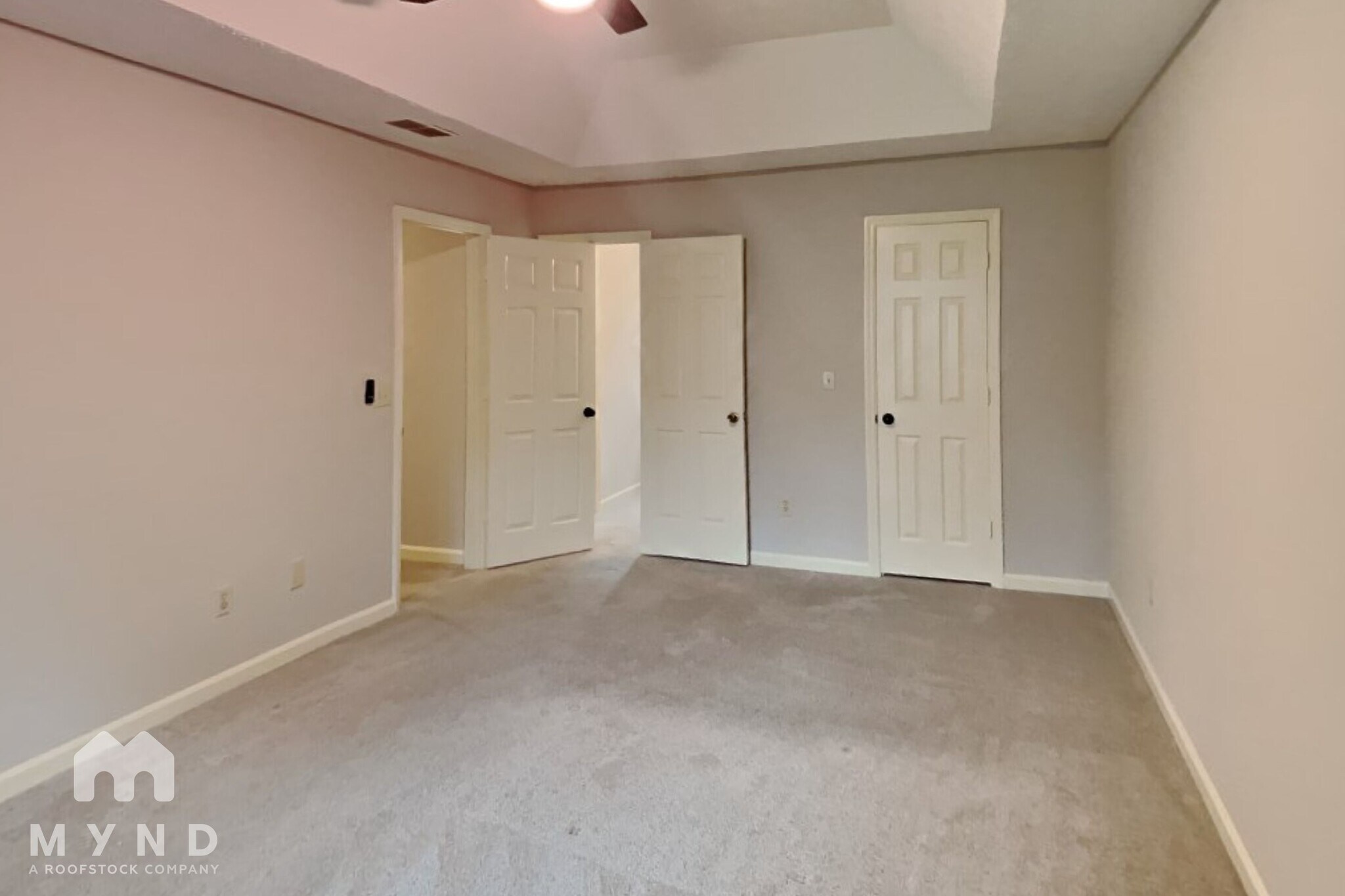 Building Photo - 4915 Willow Ln