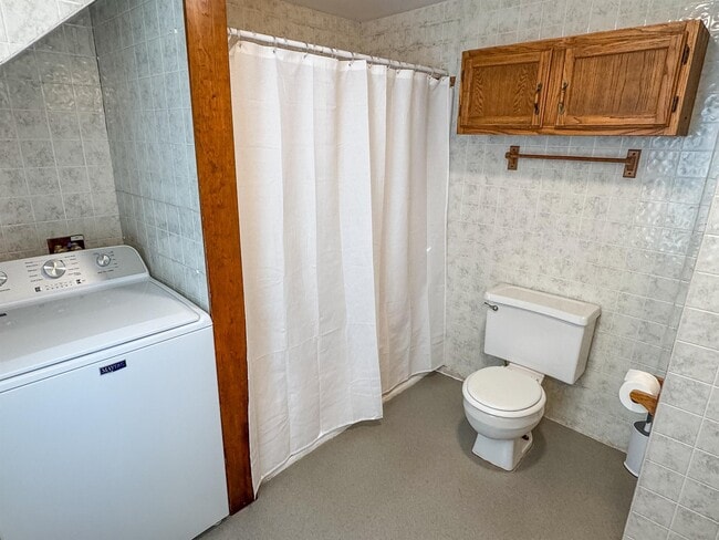 Building Photo - 334 Elm St