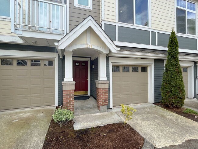 Primary Photo - $300-off one month's rent! 2 Bed / 2.5 Bat...