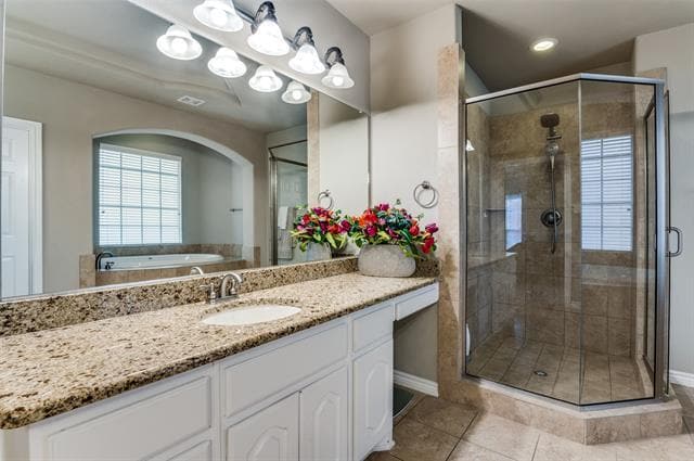 Building Photo - 3032 Larreta