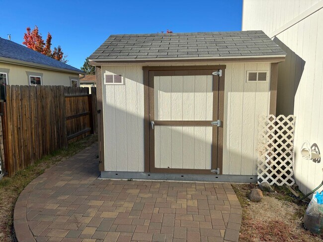 Building Photo - Wonderful 3 bedroom + Loft, 2.5 bathroom h...