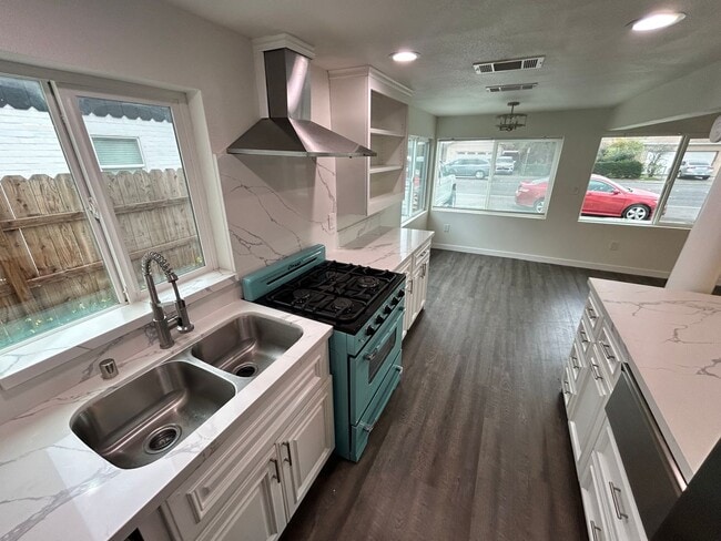 Building Photo - 3 Bedroom/2 Bath Home Located in Modesto