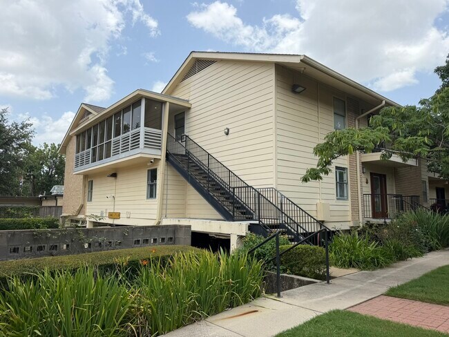 Building Photo - 3131 Cummins St