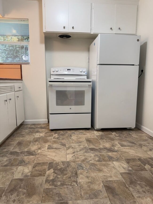 Building Photo - 1535-1537 California Ave SW (OTP)