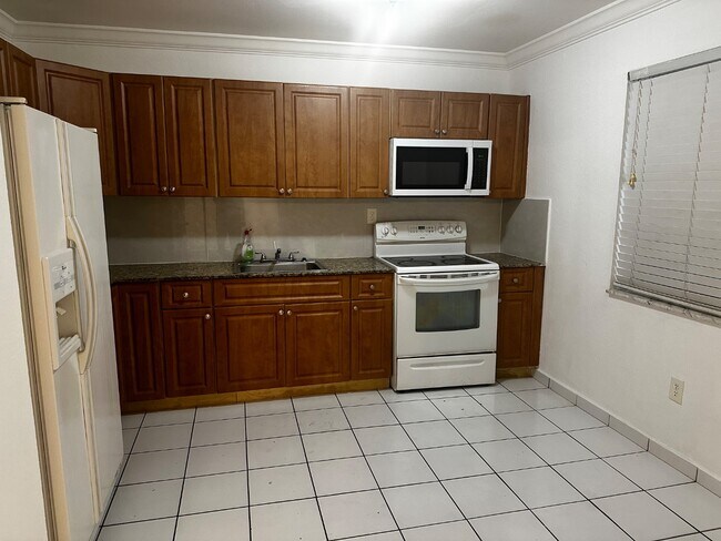 Building Photo - 5100 SW 41st St