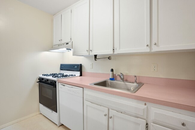 Building Photo - 8 Quarry Cor