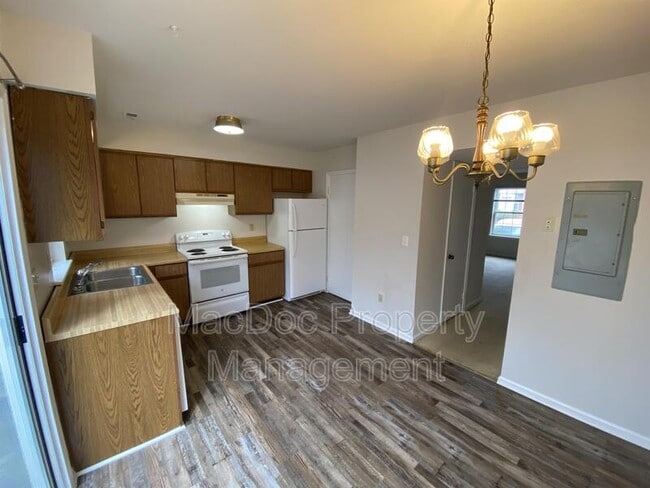 Building Photo - 5230 King's Wood Ln