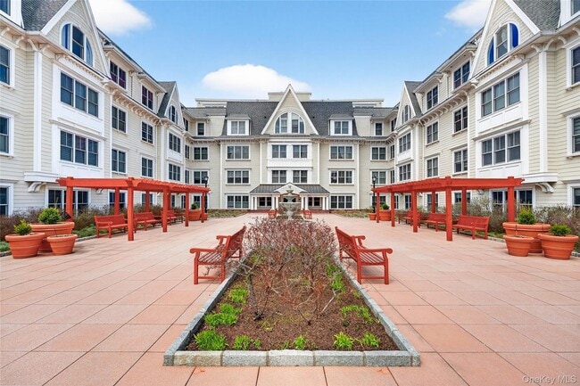 Building Photo - 225 Stanley Ave