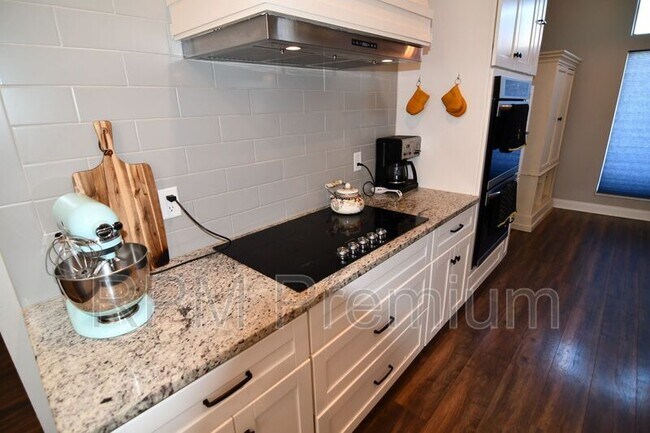 Building Photo - 2582 Boudreaux Ave