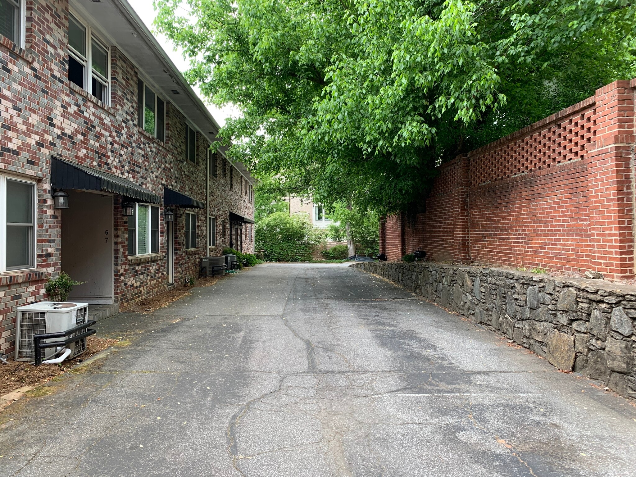 SIDE OF BUILDING - 3668 Kingsboro Rd NE